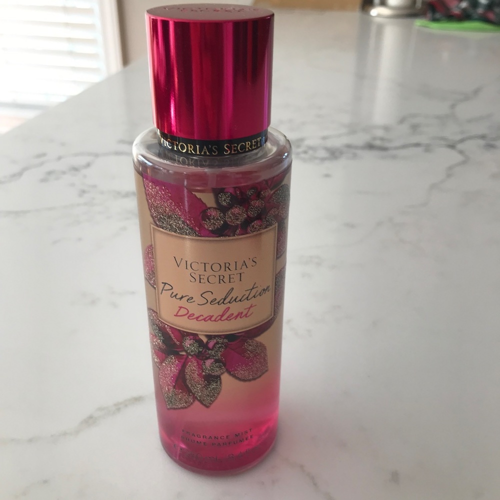 VS Pure Seduction Decadent Fragrance Mist Berry Chantilly Winter Plum 8.…